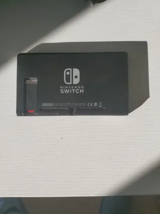 Nintendo Switch con accesorios, maleta de viaje