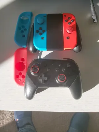 Nintendo Switch con accesorios, maleta de viaje