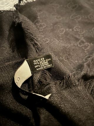 Bufanda Seda Gucci Negra Rayas Roja Gris