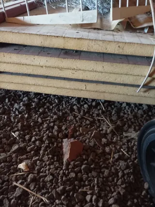 Panel sándwich aislante