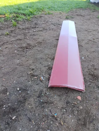 Cumbrera Panel Sándwich Rojo