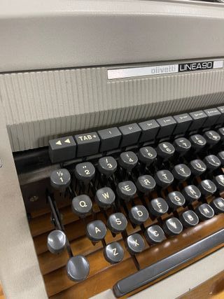 Máquina de escribir Olivetti Línea 90 -1950