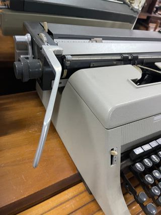 Máquina de escribir Olivetti Línea 90 -1950