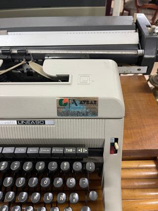 Máquina de escribir Olivetti Línea 90 -1950