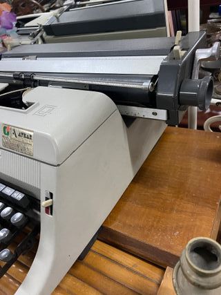 Máquina de escribir Olivetti Línea 90 -1950