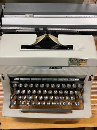 Máquina de escribir Olivetti Línea 90 -1950