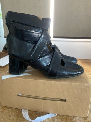 Sandalias cangrejeras piel Zara T.37