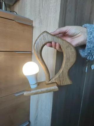 Lámpara de roble y plástico