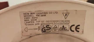 Lámpara de pie negra