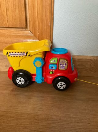 Camión de juguete con música y luz