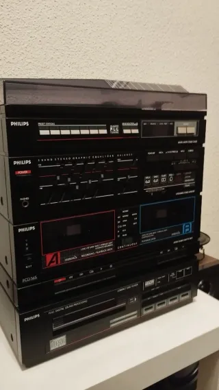 Equipo de música Philips.
