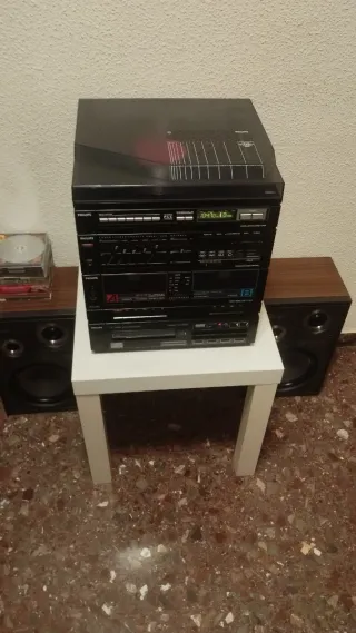 Equipo de música Philips.