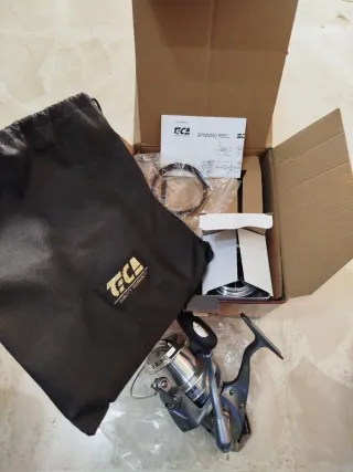 Carrete de pesca surcasting tica