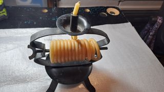 Raro portacandelabro metallo con candela