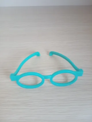 Muñeca Trotie con gafas y bolso