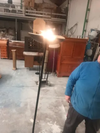 Lámpara de pie negra