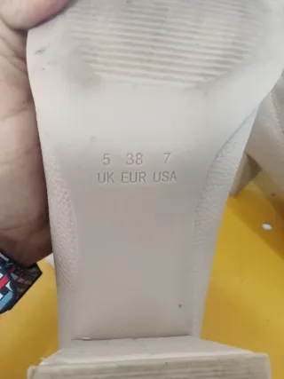 Botines Beige Tacón Cuadrado