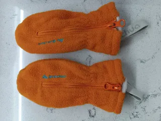 Manoplas esquí 18-24 meses.  REGALO naranjas.