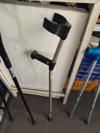 Bastones Ortopédicos Negros y Azules