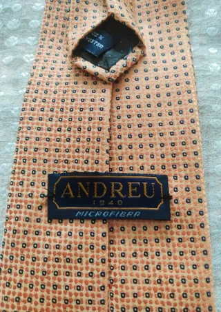 Corbata dorada/naranja con microestampado