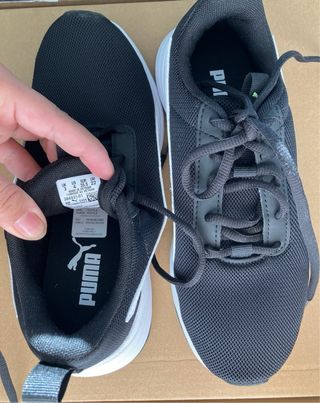 Zapatillas Puma Negras y Blancas