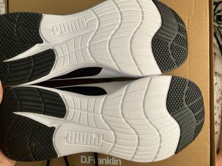 Zapatillas Puma Negras y Blancas