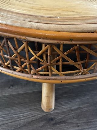 Mesa baja redonda de mimbre y ratán