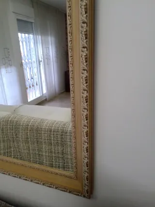 Espejo de lujo beige y dorado