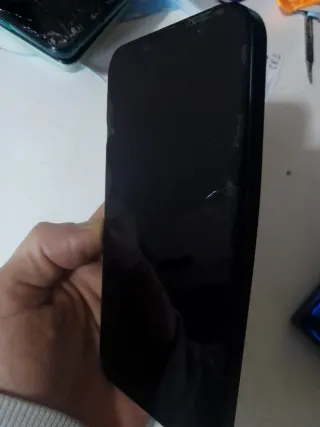 iPhone 13 para piezas enciende