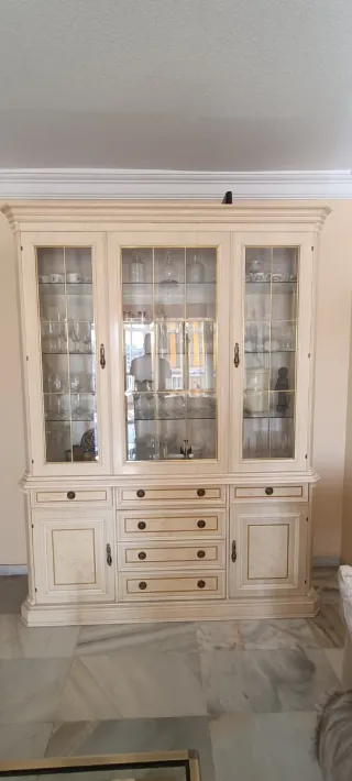 Mueble vitrina madera y cristal