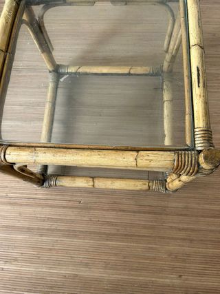 Mesa auxiliar mimbre y cristal solo venta persona