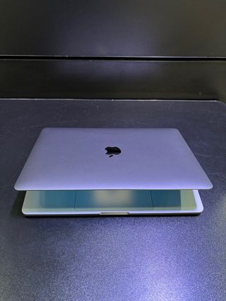 MacBook Pro i5 Touchbar Touch ID (A2251)