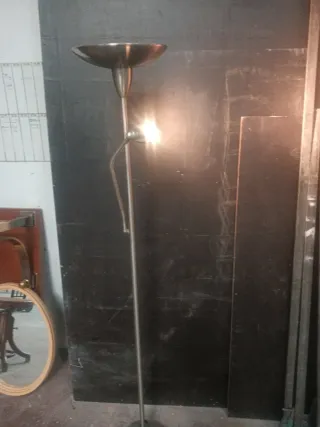 Lámpara de pie plateada doble luz