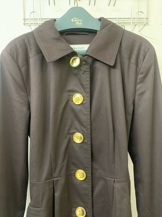 Gabardina Zara Basic Marrón Botones Dorados