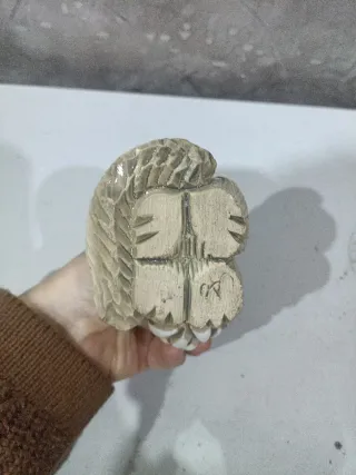 Figura de zorro tallada