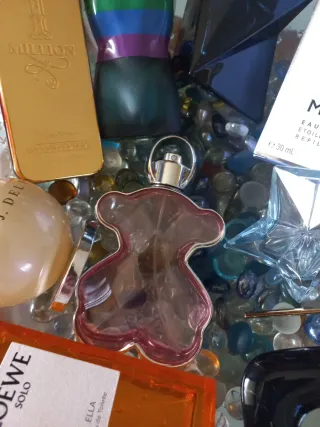 Colección frascos perfumes vacíos