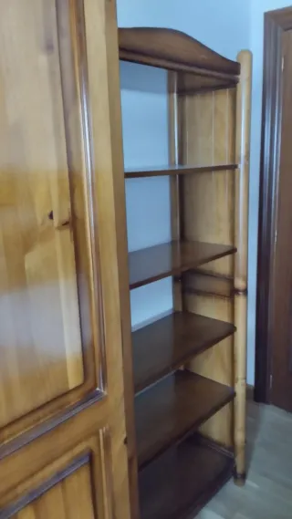 Estantería de madera
