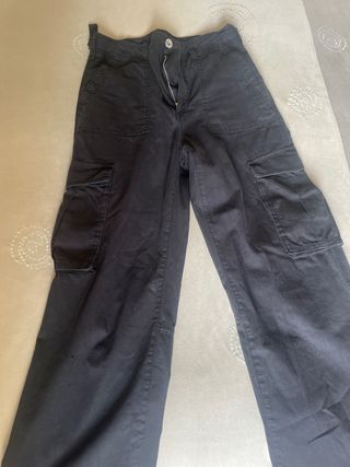 Pantalón cargo Bershka negro talla 36
