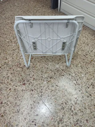 Mesa auxiliar blanca plegable metal