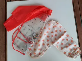 Baberos con mangas para bebé