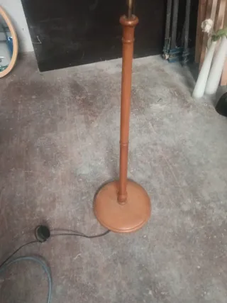 Lámpara de pie clásica madera y tela