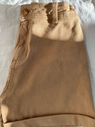 Pantalón corto camel