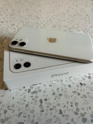 iPhone 11 128GB Blanco en su caja