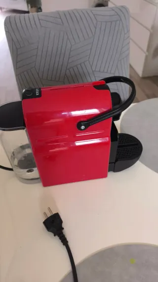 Cafetera Nespresso Krups Roja