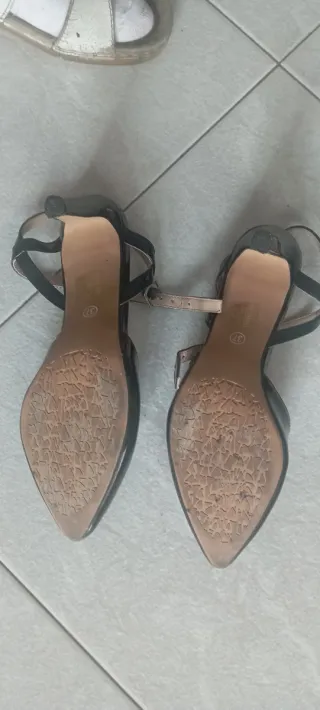 Scarpe eleganti nere con cinturino