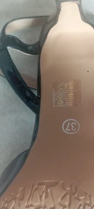 Scarpe eleganti nere con cinturino