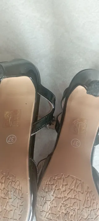 Scarpe eleganti nere con cinturino