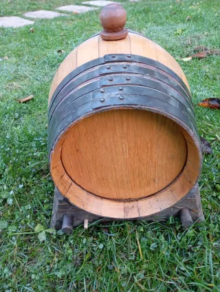 Barrica Vermut 8L con grifo y soporte