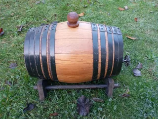 Barrica Vermut 8L con grifo y soporte