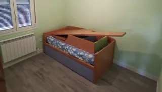 Cama nido con cajonera y escritorio con estanteria